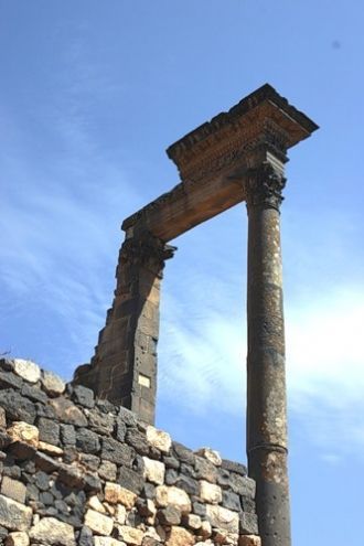 Сохранились частично памятники римского 