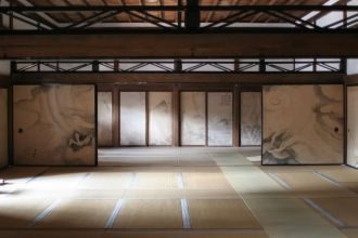 Главное здание дворца Ниномару выдержано