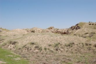 Полуразрушенные укрепления перекрывались