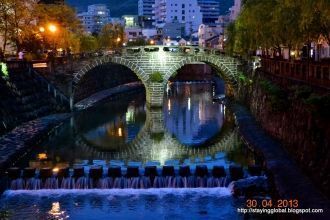 Это первый каменный арочный мост в Япони