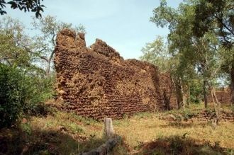 Руины Лоропени находятся в Буркина-Фасо.