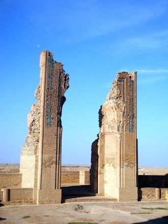 Расположен этот памятник в Балканском ве