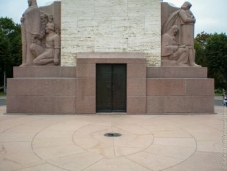Памятник Свободы в Риге символизирует ст