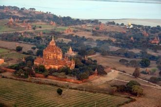 Затем Анаратха попросил помощи в Шри-Лан