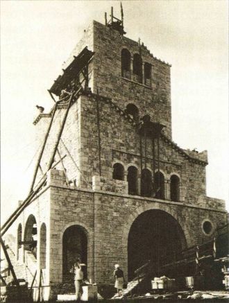 Строительство башни.