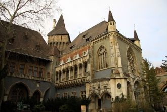 Архитектор Альпар, создавая замок Вайдах