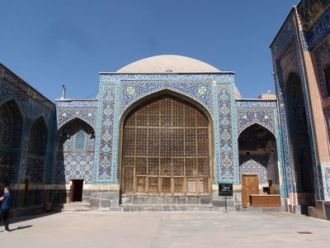 Ныне здание мавзолея имеет в высоту 17 м