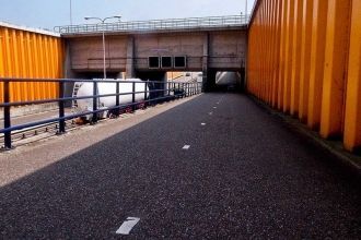 Вместо классического моста над протокой 