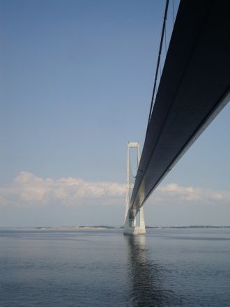 Длина висячего пролета – 1,5 километра, 