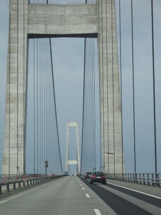 Благодаря значительной ширине дорожного 