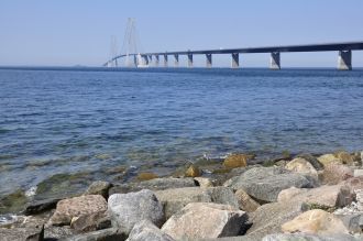 Глубина туннеля достигает 75 метров, его