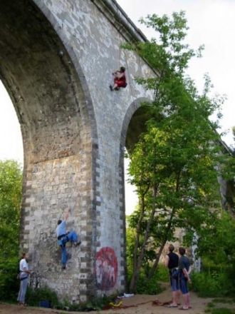 В 90-е годы на акведук положили глаз аль