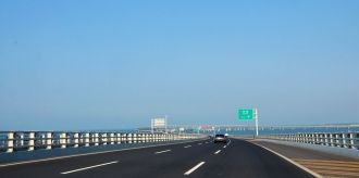 Интересно, что сама идея сооружать мост 