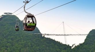 Чтобы подняться на мост, необходимо восп