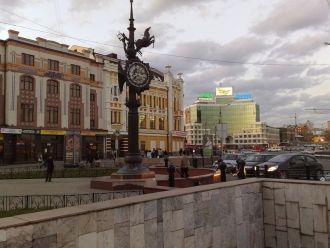 Улица в южной своей части начинается тук