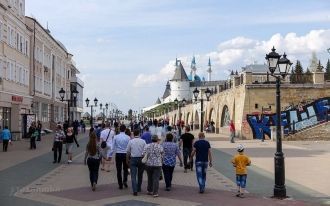 Вид на Казанский кремль с улицы Баумана.