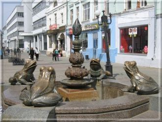 Бронзовые копии лягушек из парка имени Г