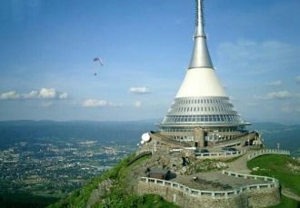 Первым строением на вершине Ештеда был д