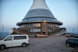 Зимой сюда приезжают любители горных лыж