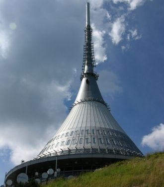 Новая телебашня и гостиница Ештед попала