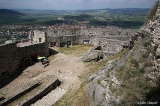 Огромные валы, которые, когда-то, окружа