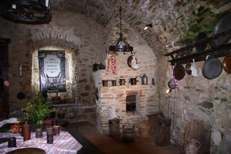 Во внутренних помещениях сделано несколь