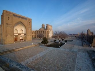 В 1593 году умер Ходжа Бакр Саъд, сын Му