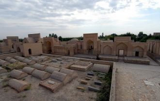 В 1560 году правитель династии Шейбанидо