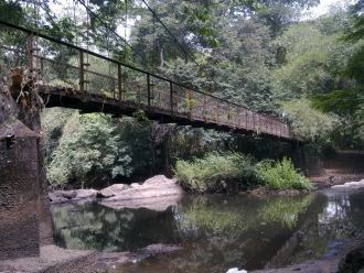 Мост, через реку Ошун в Священной роще.