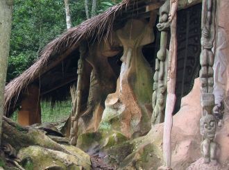 Один из здешних древних языческих храмов