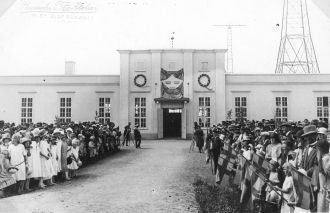 Станция была торжественно открыта короле