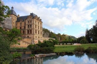 В центральной части расположены лекционн