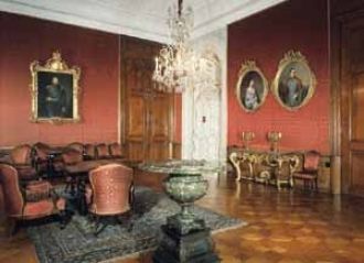 Царский зал – назван так потому, что слу