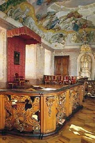 Манский зал.