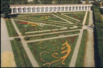 Замковые сады, разбитые еще в средневеко