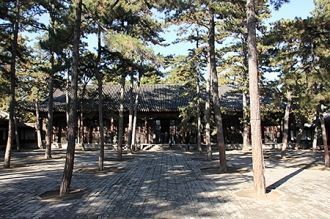 Третий двор Главного Дворца, в конце кот