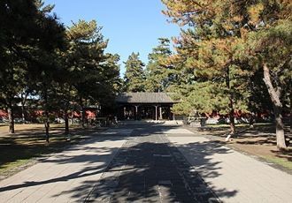 Второй двор Главного Дворца. В конце дво