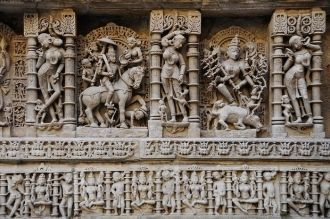 Фрагмент одного из многих барельефов, ук