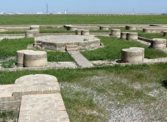 На месте северного открытого двора возни