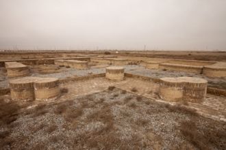 Руины Караван-Сарай Рабат-Малик, показыв