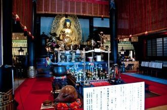 В алтаре Амида-до – будда Амитабха.