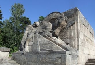 Его автором является знаменитый скульпто