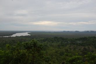 Дорог, соединяющих обе части, пока еще н