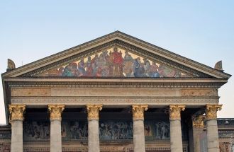 Выставочный зал «Мючарнок», вход в здани