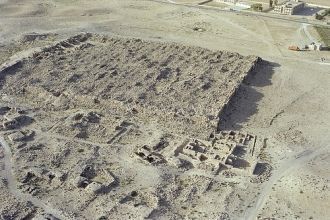 При раскопках археологам приходится удал