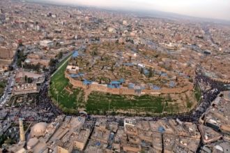 Всего, по периметру, расположено около с