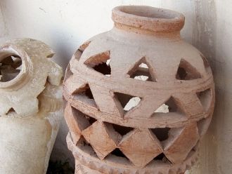 Немалая доля сокровищ осела и в руках ча