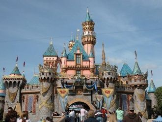 Главный вход в Гонконгский Диснейленд.