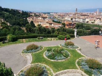 Время на площади Микеланджело летит неза