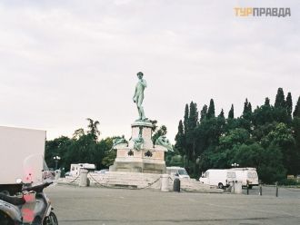Отличается площадь большими размерами, п